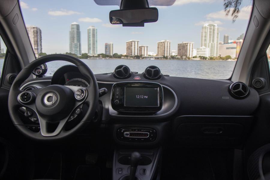 Торпедо Smart ForTwo Prime Coupe Electric Drive 2016 года  (NA) (фото 26 из 30)